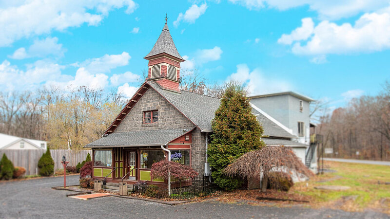 Outside view of Becker's Corner